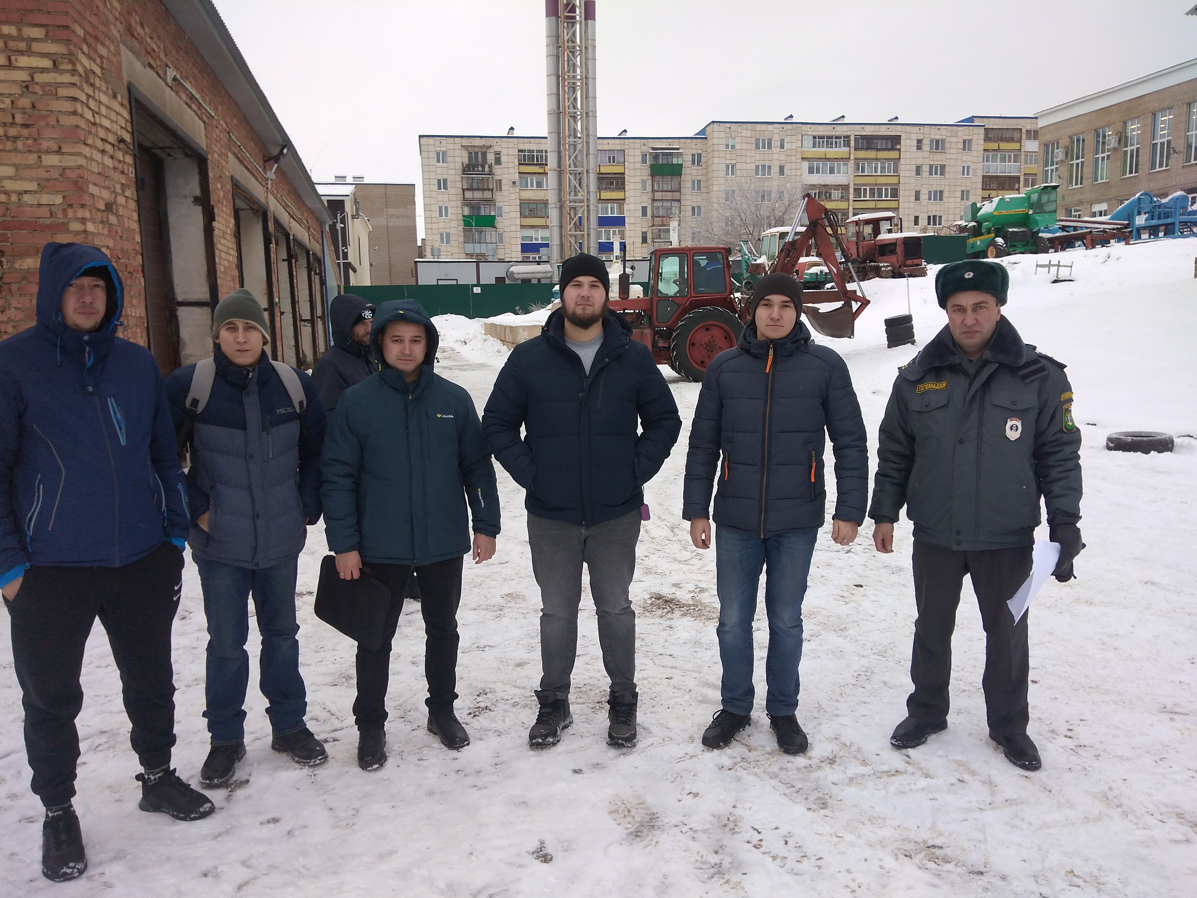 В Лениногорском политехническом колледже прошли экзамены трактористов -  машинистов | 19.12.2022 | Лениногорск - БезФормата